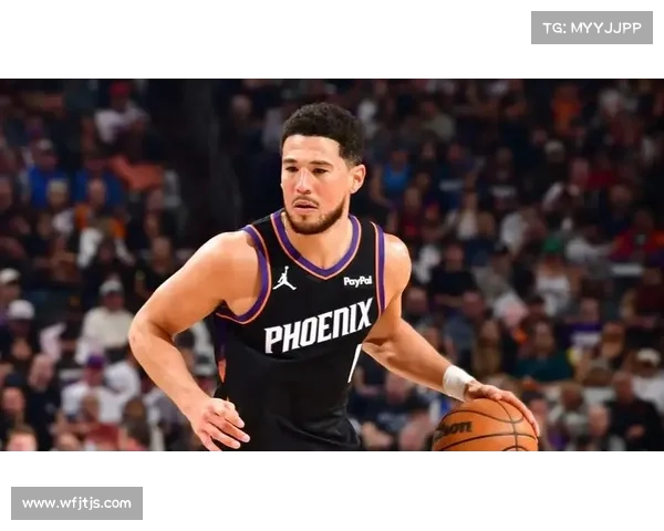 德文·布克关键时刻展现冷静与理智成为球队得分利器 德文·布克关键时刻展现冷静与理智成为球队得分利器